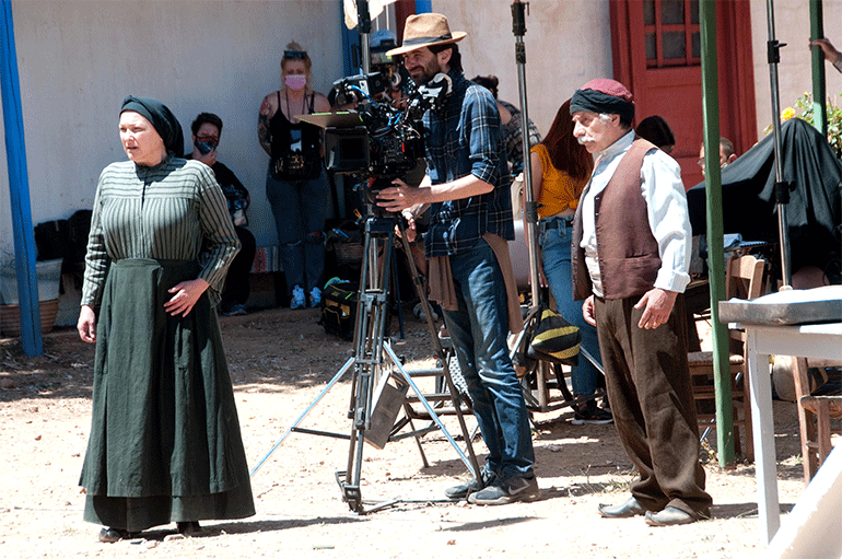 Η Ρένια Λουιζίδου και ο Κώστας Χατζούδης στα γυρίσματα της σειράς