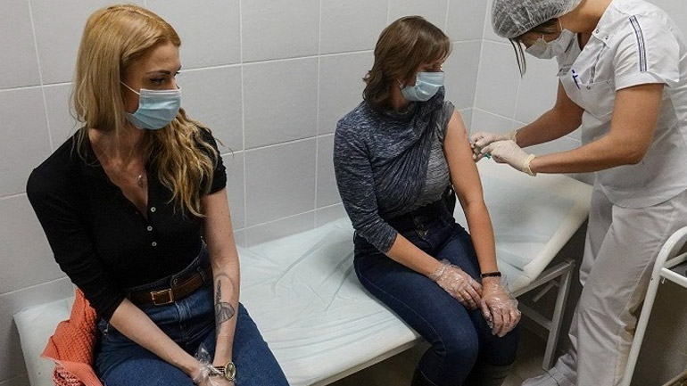 Ε.Ε: Καθυστερεί η έγκριση του ρωσικού εμβολίου Sputnik-V