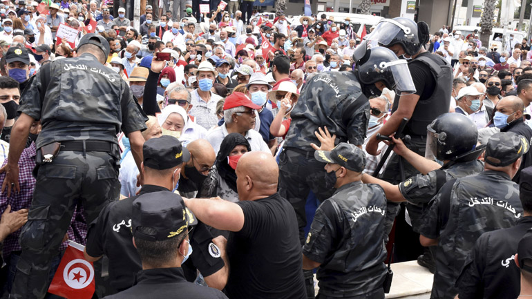 Τυνησία: Συνεχίζονται οι διαδηλώσεις εναντίον της αστυνομικής βαρβαρότητας