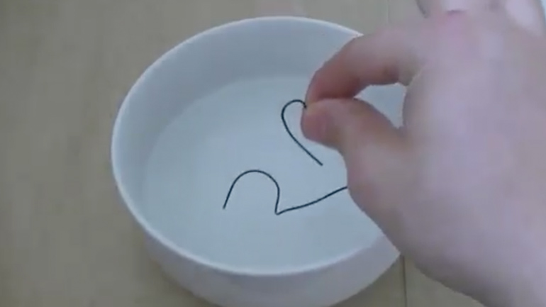 Mαγικό κόλπο με έναν συνδετήρα Mαγικό κόλπο με έναν συνδετήρα