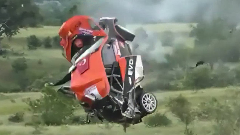 Τρομακτικό ατύχημα σε αγώνα ράλι Τρομακτικό ατύχημα σε αγώνα ράλι