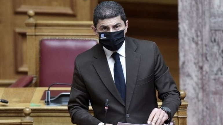 Αυγενάκης: Σε εξέλιξη σχέδιο επιστροφής των φιλάθλων στα γήπεδα