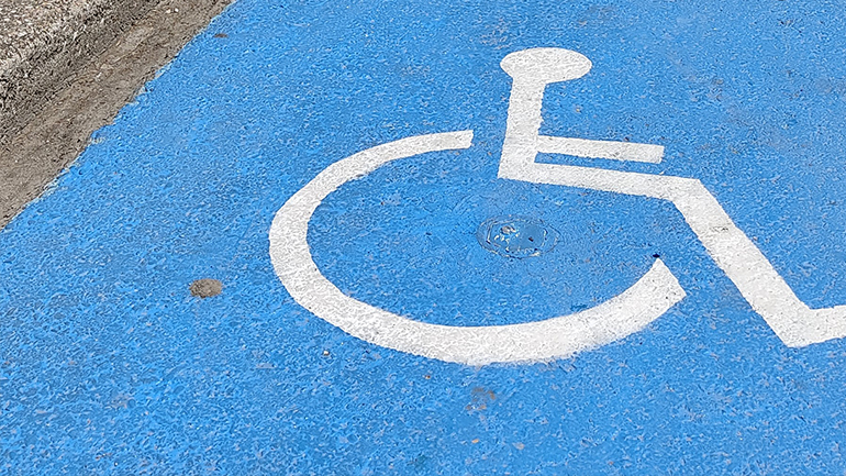 Vodafone Business: Προηγμένο σύστημα πάρκινγκ για ΑΜΕΑ στα Τρίκαλα