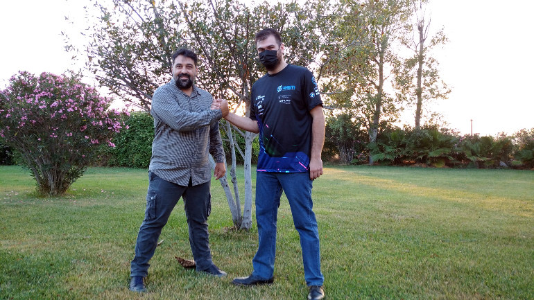 Με τον επικεφαλής της ομάδας Δημήτρη Μιχαηλίδη.