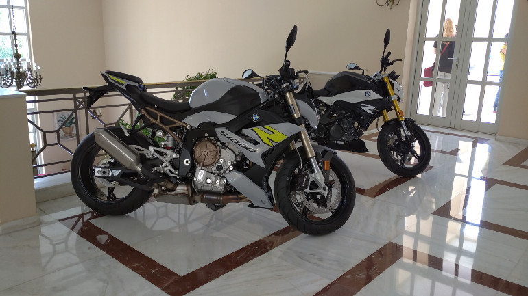 Ομορφιές, ομορφιές... Η νέα BMW S1000R έκλεψε την καρδιά μας.