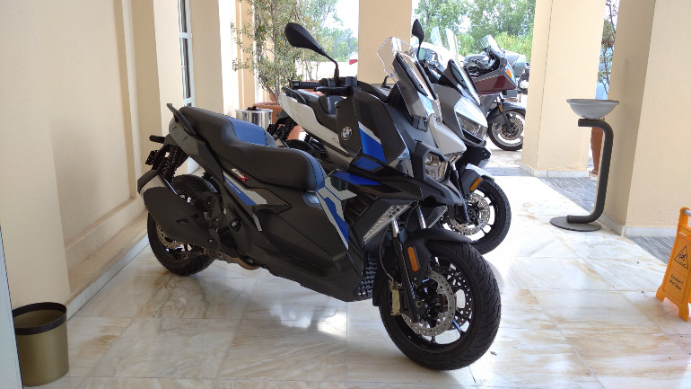 Αποχαιρετήσαμε το ξενοδοχείο την Κυριακή, μαζί με το ανανεωμένο C400X.