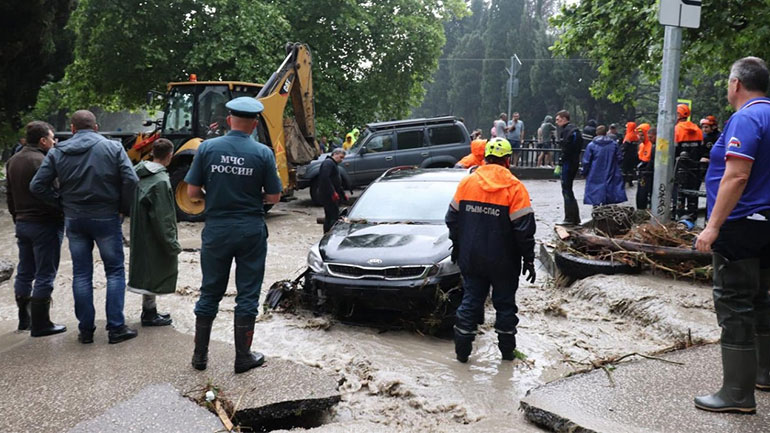 Πλημμύρες στην Κριμαία – Εκκενώνονται συνοικίες στη Γιάλτα