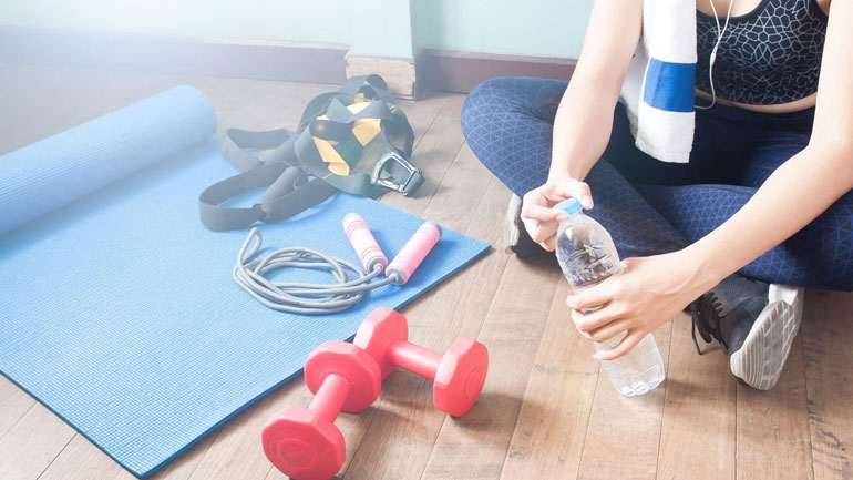 Πόσο συχνά πρέπει να πίνεις νερό όταν αθλείσαι