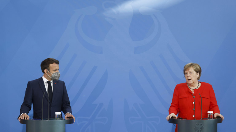 Μακρόν-Μέρκελ: Να μην συμπεριφερόμαστε σαν να έχει τελειώσει η πανδημία