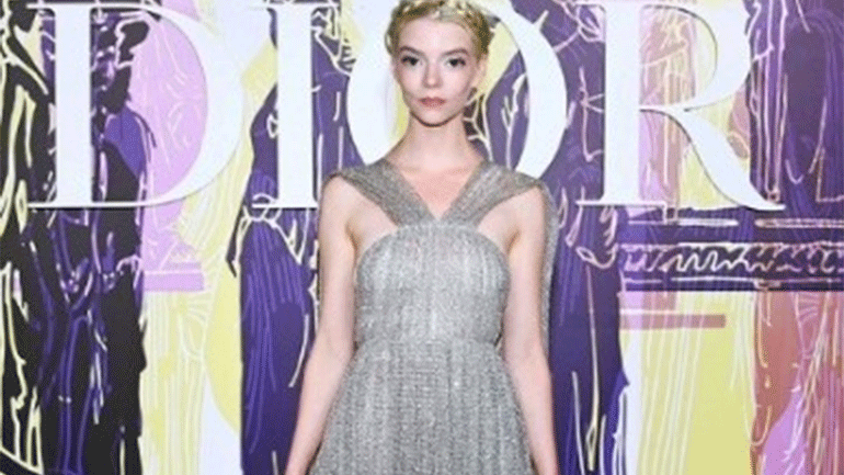 «Η Άνια Τέιλορ Τζόι έμοιαζε με θεά του Ολύμπου στο Dior’s Athens Show» «Η Άνια Τέιλορ Τζόι έμοιαζε με θεά του Ολύμπου στο Dior’s Athens Show»