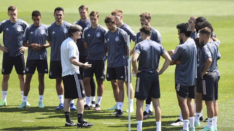 Η Γερμανία και η Ισπανία κυνηγούν την πρώτη νίκη