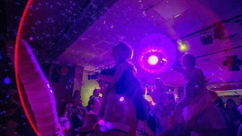 Γαλλία: Τραυματίες σε αστυνομική επιχείρηση διάλυσης ενός παράνομου ρέιβ πάρτι