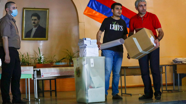 Αρμενία: Άνοιξαν οι κάλπες για τις πρόωρες βουλευτικές εκλογές