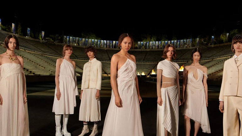 Dior Cruise 2022 show: Οι καλύτερες δημιουργίες της βραδιάς στο runway που στήθηκε στο Καλλιμάρμαρο