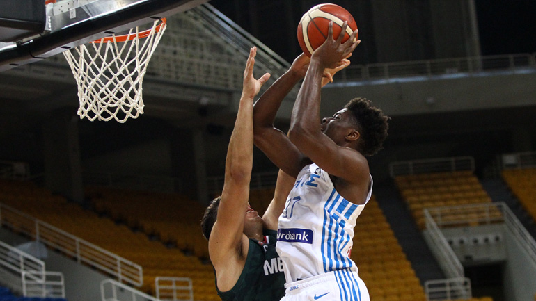 Εξετάζει την περίπτωση του Κώστα Αντετοκούνμπο ο Παναθηναϊκός