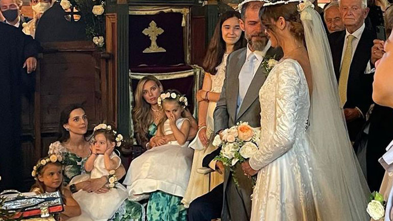 Οι πρώτες φωτογραφίες από τον γάμο του εφοπλιστή Λαιμού με την Αράπογλου στο Πάπιγκο