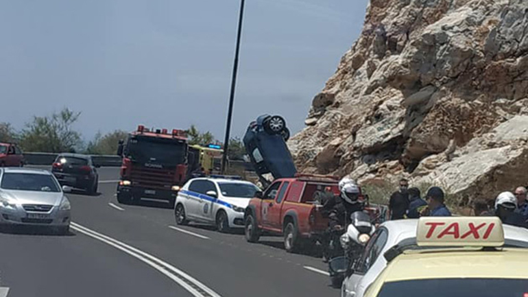 Τροχαίο στα Λιμανάκια της Βουλιαγμένης Τροχαίο στα Λιμανάκια της Βουλιαγμένης