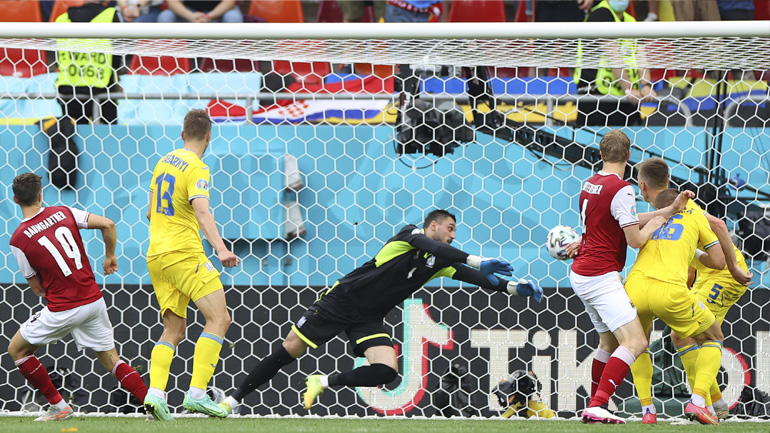 Δεύτερη θέση και πρόκριση για την Αυστρία, 1-0 την Ουκρανία