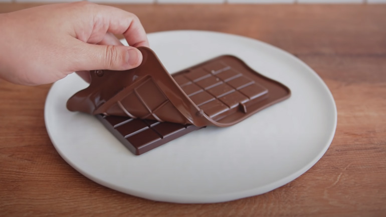 Η παραγωγή της σοκολάτας είναι πολύ πιο αηδιαστική από ό,τι νομίζετε