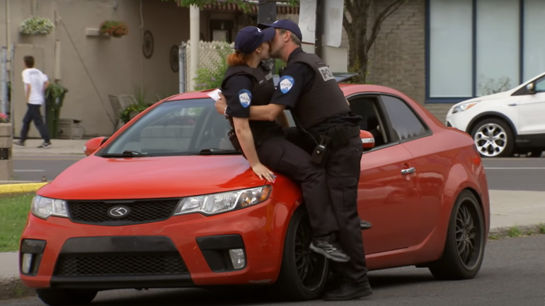 Αστυνομικοί ερωτεύονται με την πρώτη ματιά