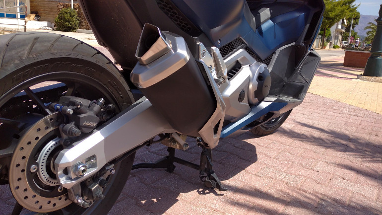 Πολλές γωνίες και υψηλού επιπέδου υλικά για το κορυφαίο Forza της Honda.