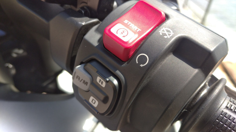 Και από εδώ αλλάζεις ανάμεσα σε αυτόματες και χειροκίνητες αλλαγές ταχυτήτων.