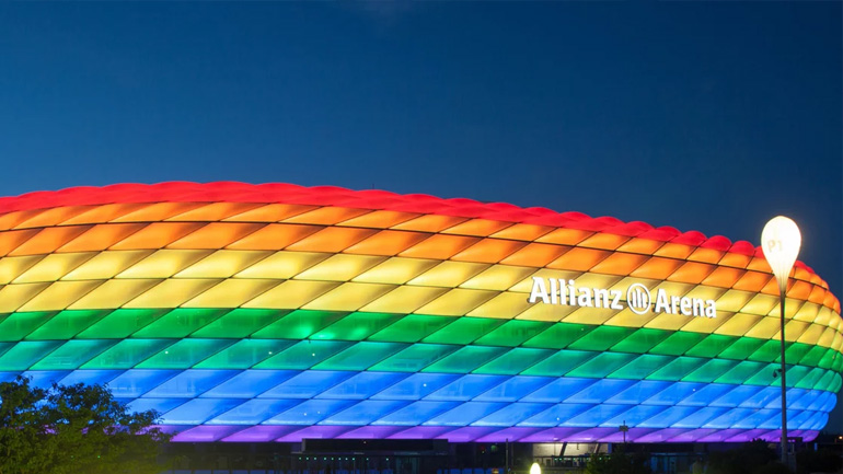 Όλη η Γερμανία μία «θάλασσα» με τα χρώματα του ουράνιου τόξου