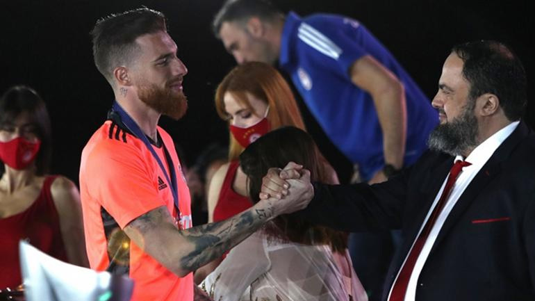 «ΤVI 24»: «Μαρινάκης και Μέντες συζήτησαν για τις μεταγραφές των Σα και Σεμέδο»