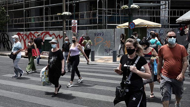 Εντός της εβδομάδας οι αποφάσεις για τη χρήση μάσκας σε εξωτερικούς χώρους