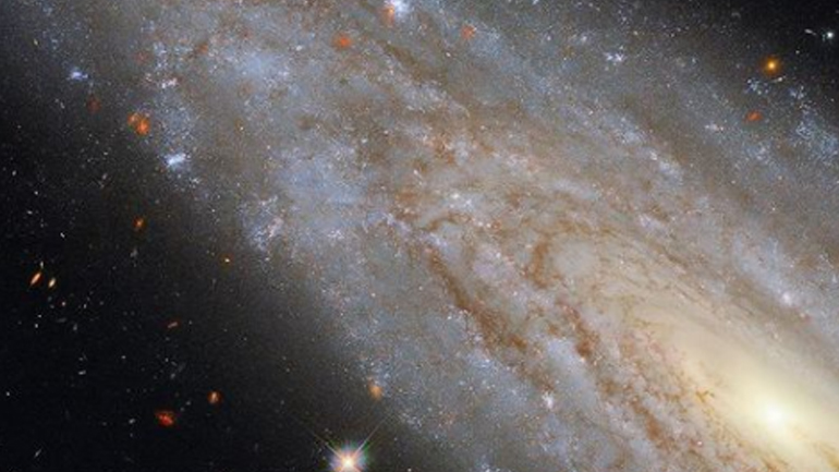 NASA: Το Hubble εντόπισε γαλαξία με «ένα κρυμμένο μυστικό»