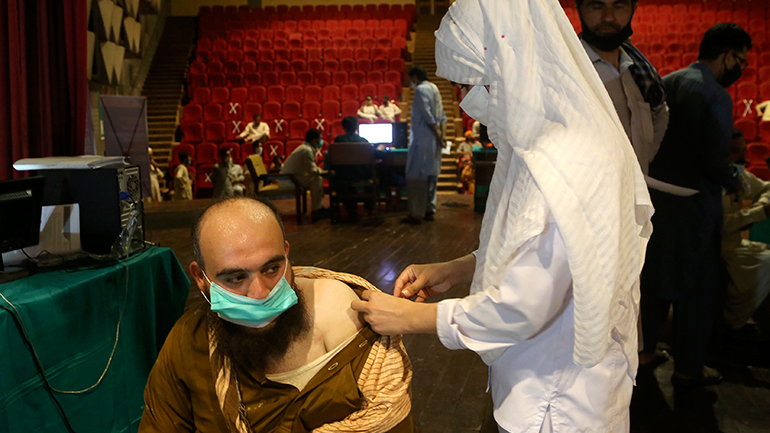 Το Πακιστάν θα παραλάβει 13 εκατ. δόσεις του εμβολίου της Pfizer