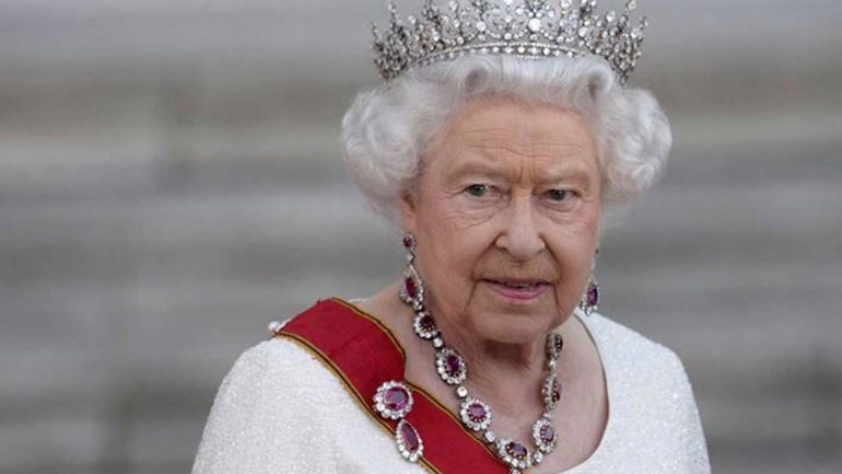 Η βασίλισσα Ελισάβετ εκφράζει τη συμπάθεια της προς τον υπό πίεση υπουργό Υγείας Ματ Χάνκοκ Η βασίλισσα Ελισάβετ εκφράζει τη συμπάθεια της προς τον υπό πίεση υπουργό Υγείας Ματ Χάνκοκ