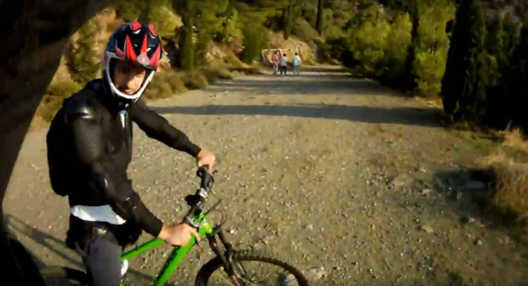 Στον Υμηττό για downhill πάντα με πλήρη εξάρτηση.