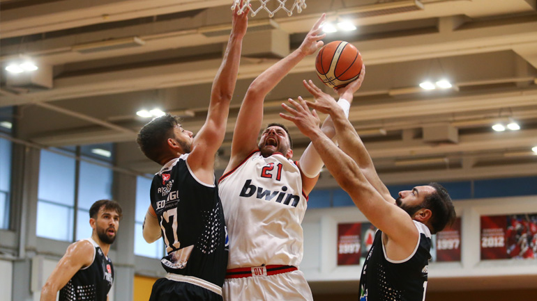 Μπάσκετ: Πανηγυρική άνοδο στην Α1 για τον Απόλλωνα Πατρών, 70-63 τον Ολυμπιακό