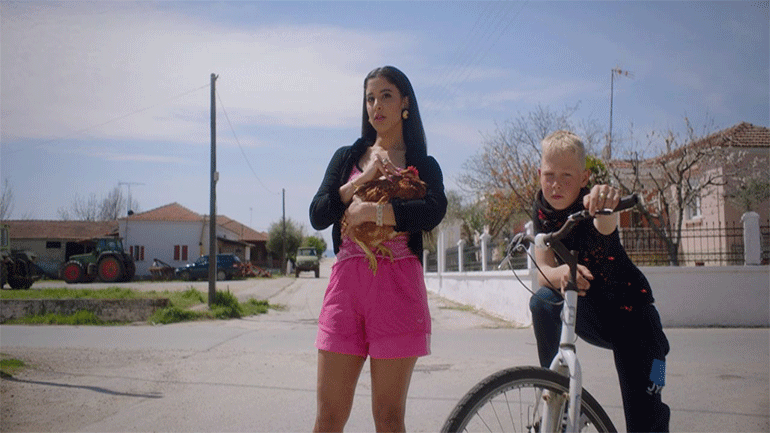 Η Μαρίνα Σάττι κυκλοφορεί το νέο της single, «Πάλι»