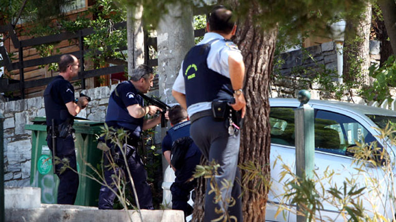 Στη φάκα σκληρός κακοποιός που είχε εισβάλει στην οικία Δώνη το 12 – Έχει καταδικαστεί σε 101 χρόνια