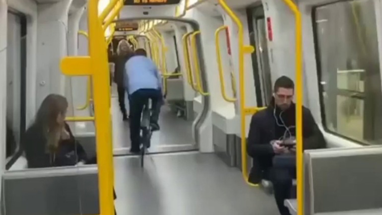 Η ποδηλασία στο μετρό δεν είναι καλή ιδέα