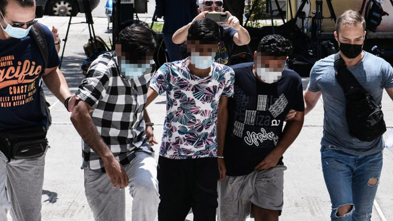 Στον εισαγγελέα οι τρεις Πακιστανοί που κατηγορούνται για τον βιασμό 25χρονης εγκύου Στον εισαγγελέα οι τρεις Πακιστανοί που κατηγορούνται για τον βιασμό 25χρονης εγκύου