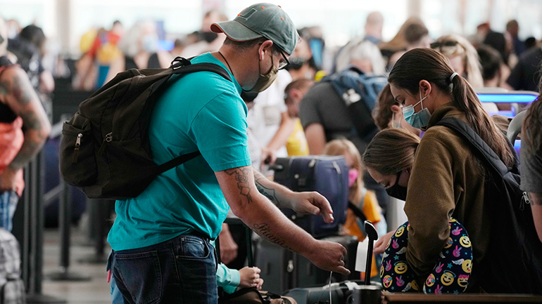 Αίγυπτος: Θα επιτρέπεται η είσοδος εμβολιασμένων ταξιδιωτών χωρίς τεστ PCR