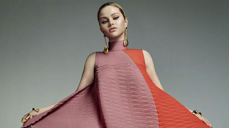 Η εξομολόγηση της Selena Gomez: «Οι προηγούμενες σχέσεις μου ήταν καταραμένες»