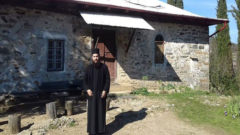 Οδηγήθηκε στο Δρομοκαΐτειο ο ιερομόναχος για την επίθεση με το βιτριόλι