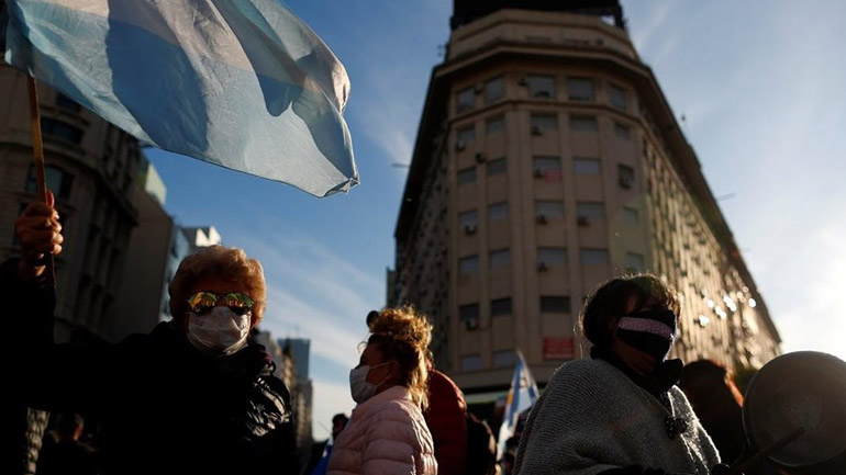 Αργεντινή: Άλλοι 706 θάνατοι εξαιτίας της COVID-19