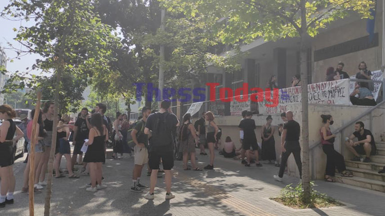 Θεσσαλονίκη: Πρώην φοιτήτριες του ΔΙΠΑΕ καταγγέλλουν σεξουαλική παρενόχληση από καθηγητή