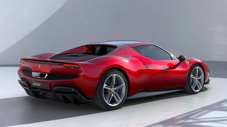 Η πίσω αεροδυναμική πτέρυγα είναι ικανή να παράξει 360 κιλά κάθετης δύναμης στα 250Km/h.