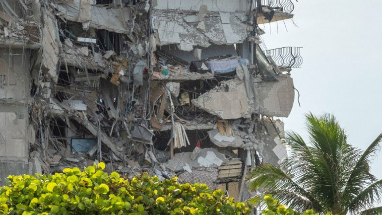 Κατάρρευση πολυκατοικίας στο Μαϊάμι: 4 νεκροί και 159 αγνοούμενοι