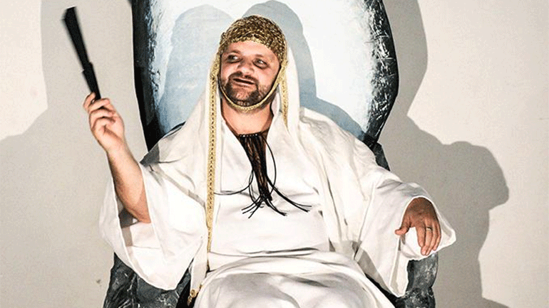 Η «Μήδεια» του Μποστ με τον Μάκη Παπαδημητρίου σε καλοκαιρινή περιοδεία