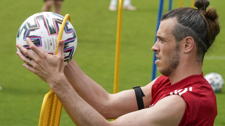 Μπέιλ: «Είμαστε συνηθισμένοι να μας θεωρούν… αουτσάιντερ»