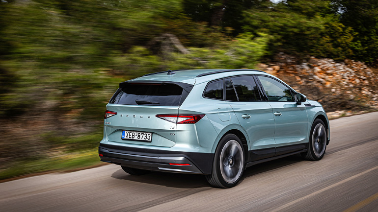 Οι τιμές του ολοκαίνουριου Enyaq iV ξεκινούν από 29.942 ευρώ.