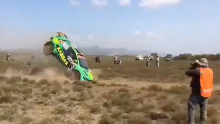 Θα βάλετε ένα χεράκι να βγω;