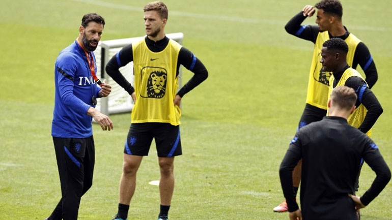 Φαν Νίστελροϊ: «Να μην εφησυχάσουμε με την Τσεχία»